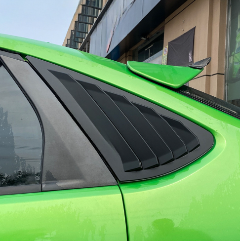 Aplique triangular - Janela traseira Focus MK2,5 (2005-2015)