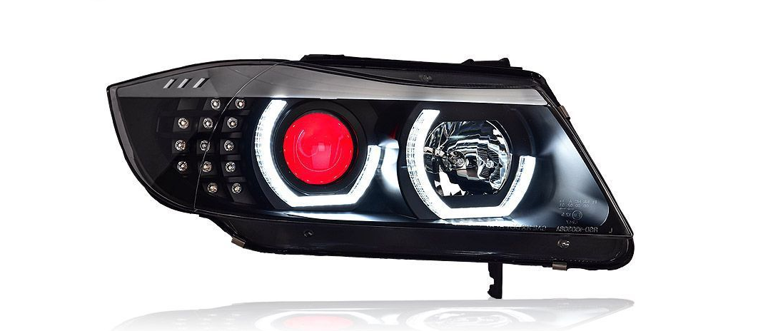 Par de conjunto de farol (COM LÂMPADA XENON) BMW Série 3 E90 (2005-2010).