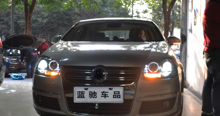 Faróis de LED Volkswagen Jetta MK5 (06-11)