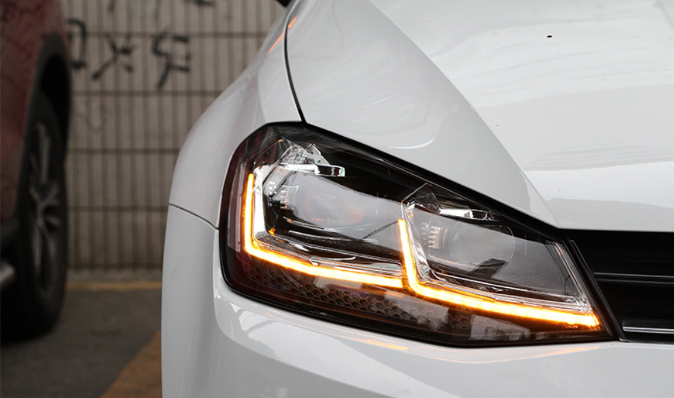 Conjunto de Faróis LED para Volkswagen Golf 7 / 7.5 (2013-2017)