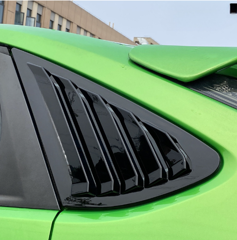 Aplique triangular - Janela traseira Focus MK2,5 (2005-2015)