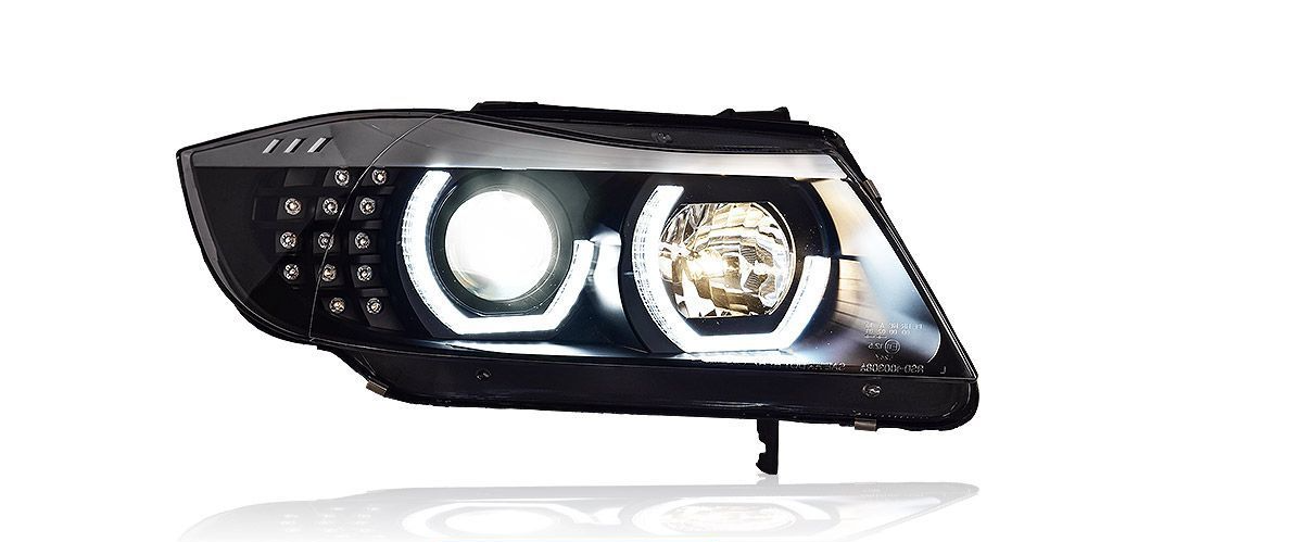 Par de conjunto de farol (COM LÂMPADA XENON) BMW Série 3 E90 (2005-2010).