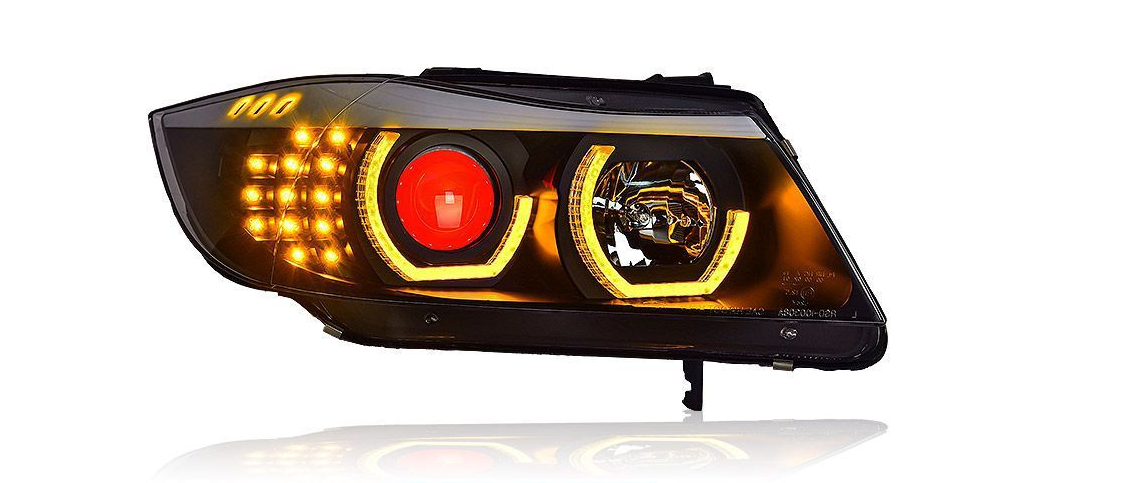 Par de conjunto de farol (COM LÂMPADA XENON) BMW Série 3 E90 (2005-2010).