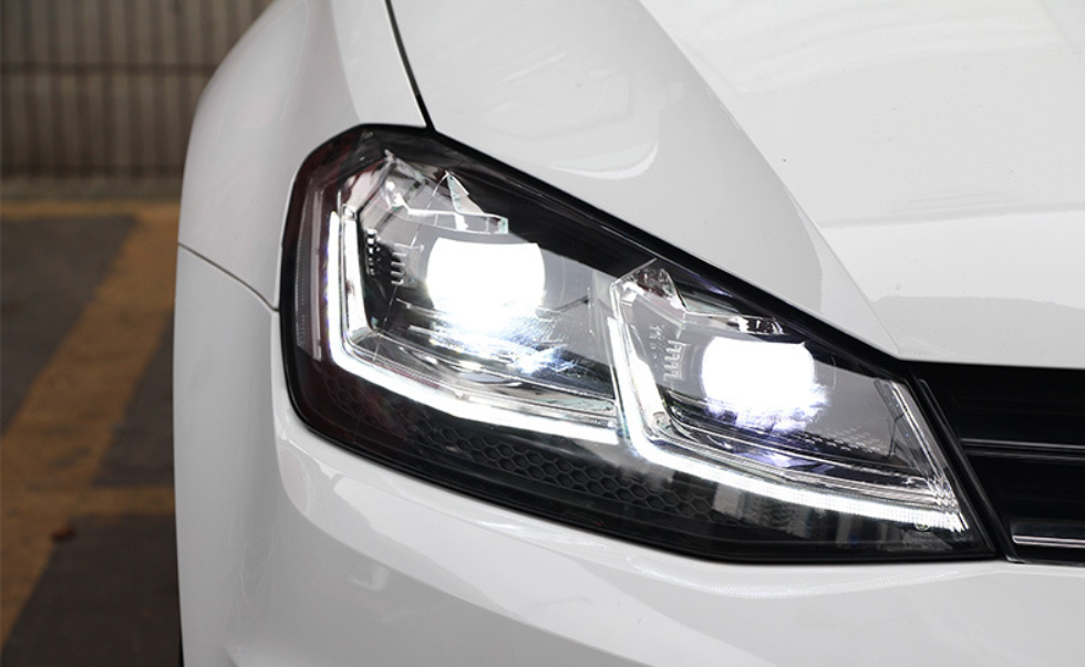 Conjunto de Faróis LED para Volkswagen Golf 7 / 7.5 (2013-2017)