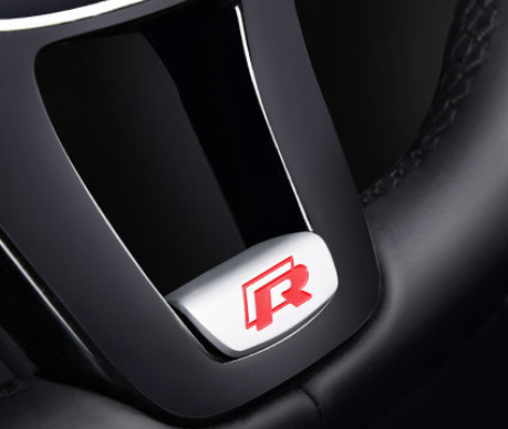 Acessório Decorativo para Volante Volkswagen Polo - Logo R e RLINE